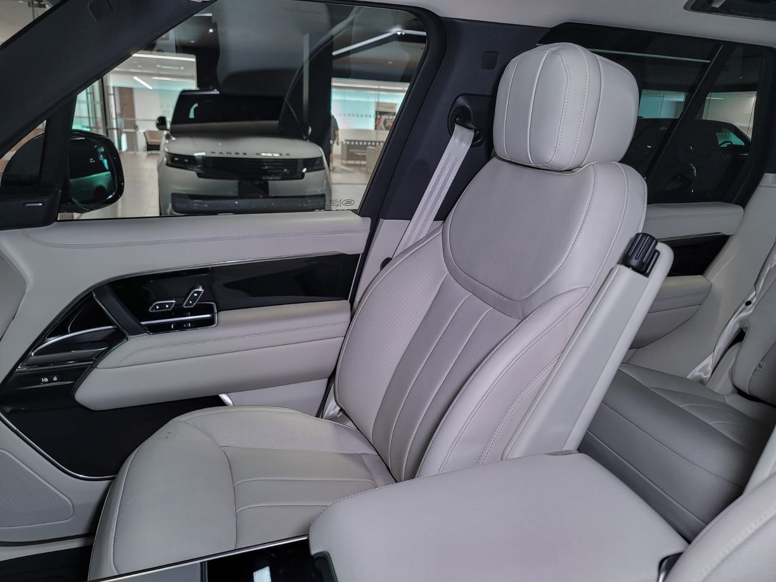 2025 Land Rover Range Rover SE, Vancouver, Cash
