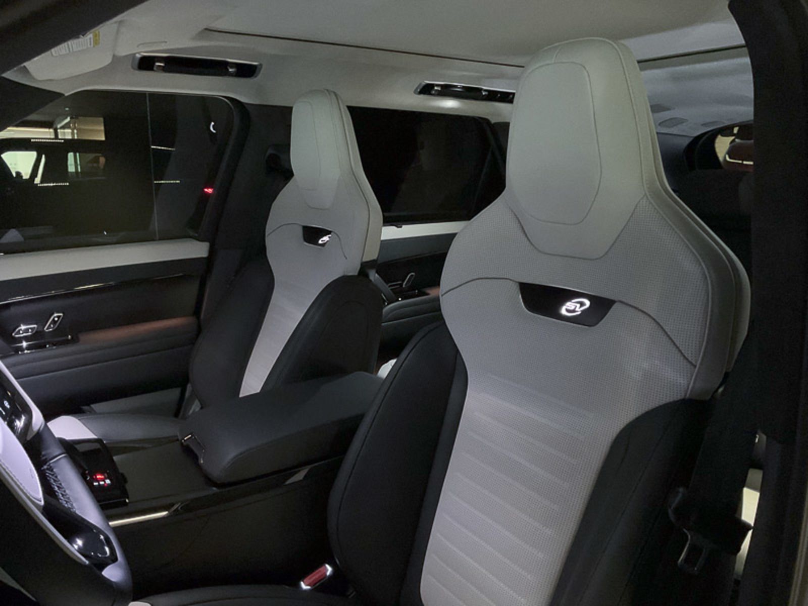 2024 Land Rover Range Rover Sport SV Edition One Obsidian Black, Vancouver, Cash