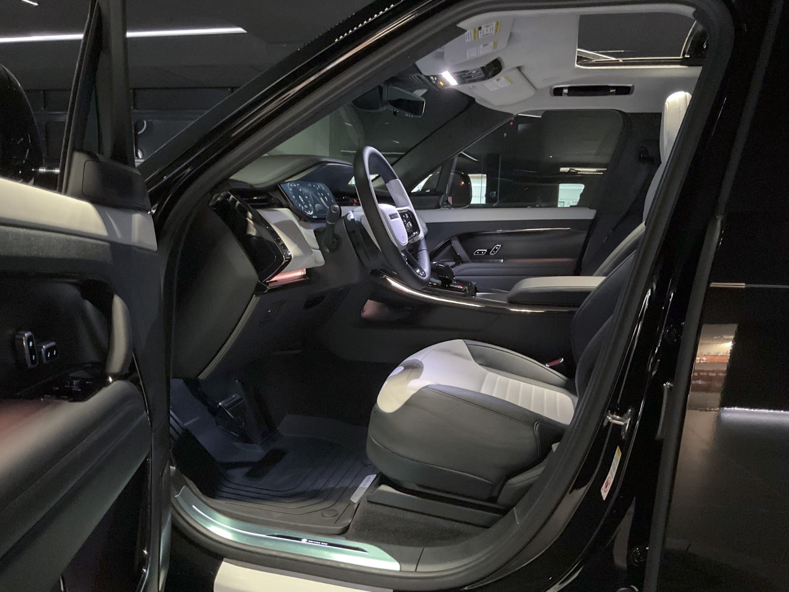 2024 Land Rover Range Rover Sport SV Edition One Obsidian Black, Vancouver, Cash