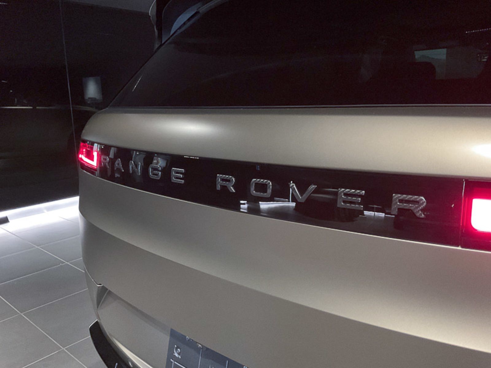 2024 Land Rover Range Rover Sport SV Edition One Carbon Bronze, Vancouver, Cash