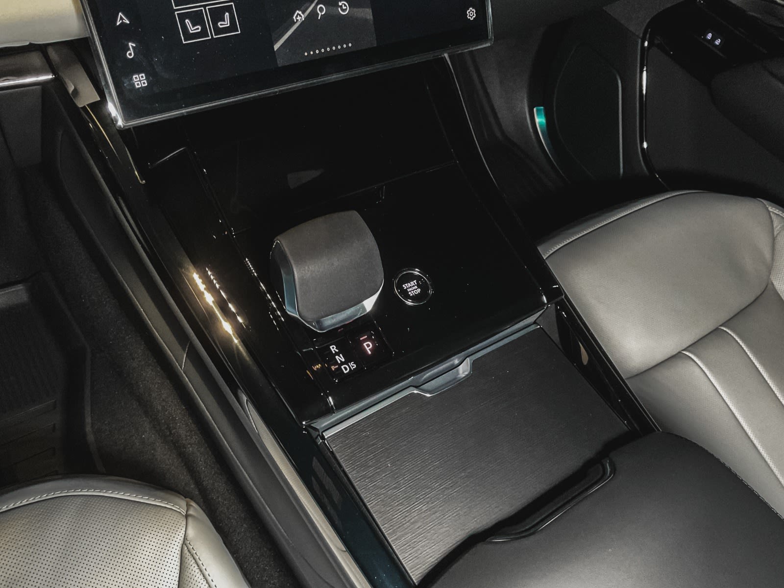 2025 Land Rover Range Rover Sport Dynamic SE, Vancouver, Cash