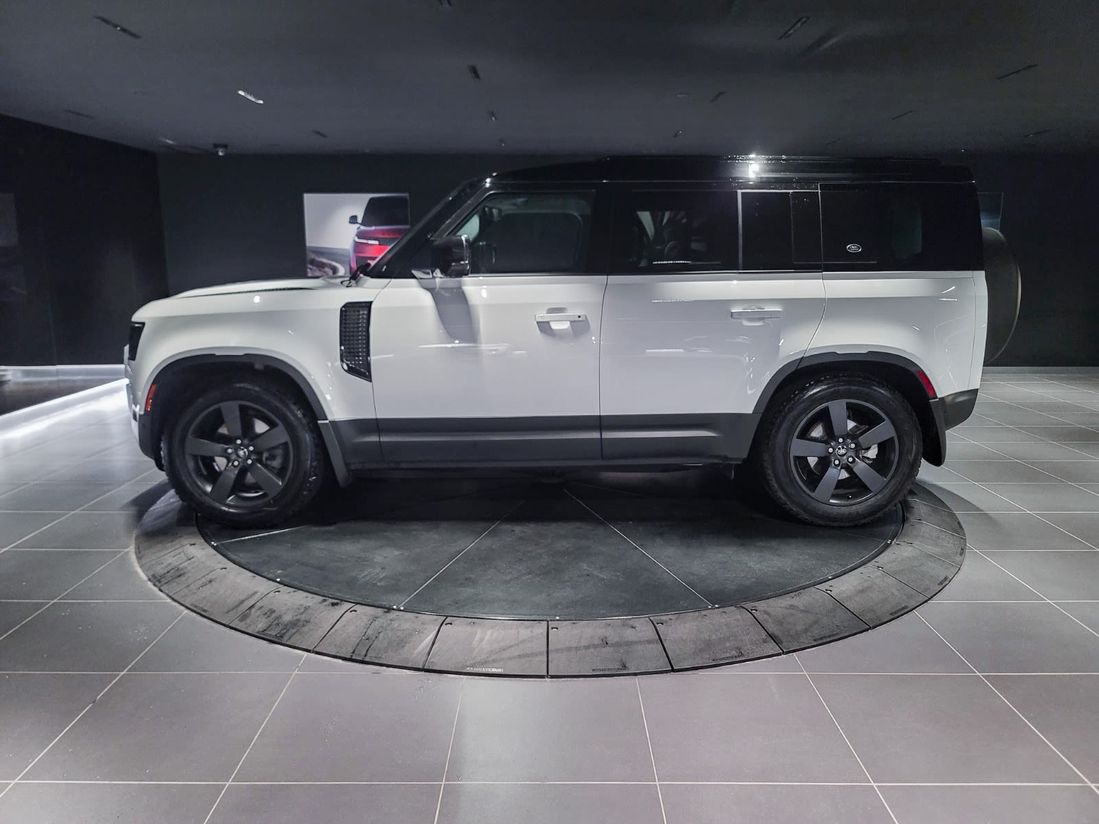 2022 Land Rover Defender S, Vancouver, Cash