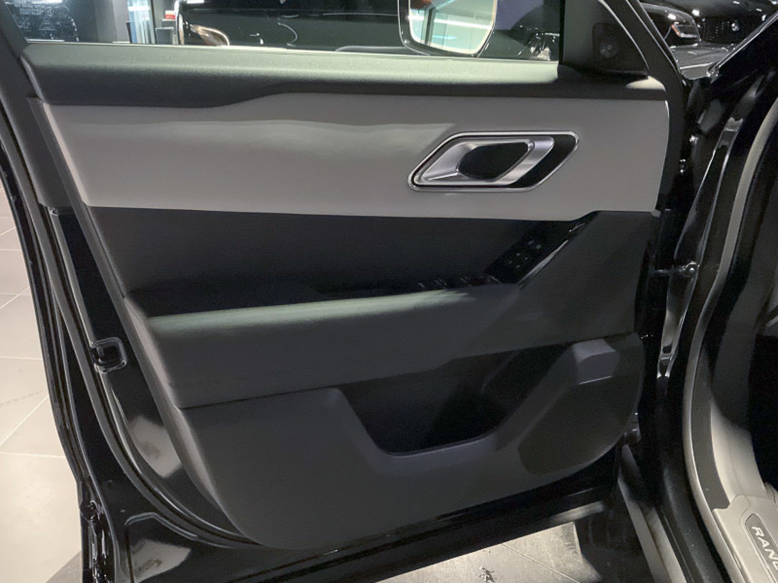 2024 Land Rover Range Rover Velar Dynamic SE, Vancouver, Cash