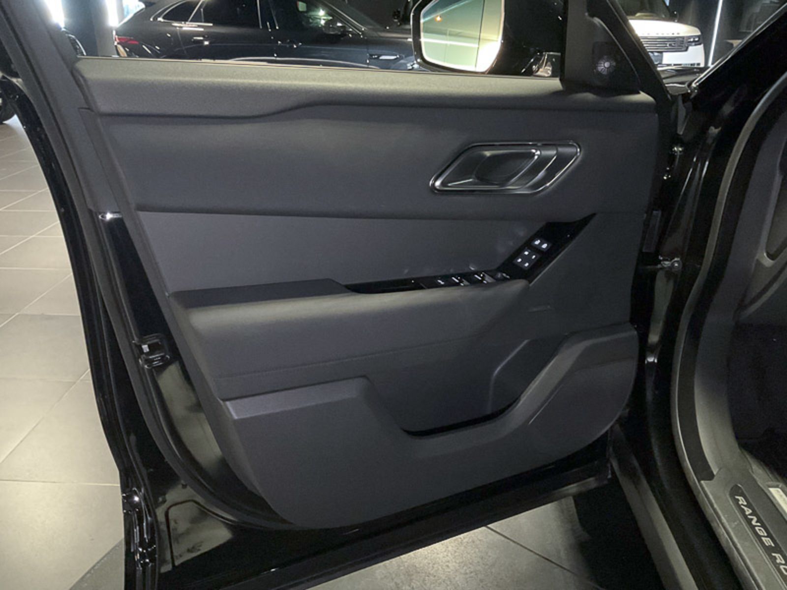 2025 Land Rover Range Rover Velar Dynamic SE, Vancouver, Cash