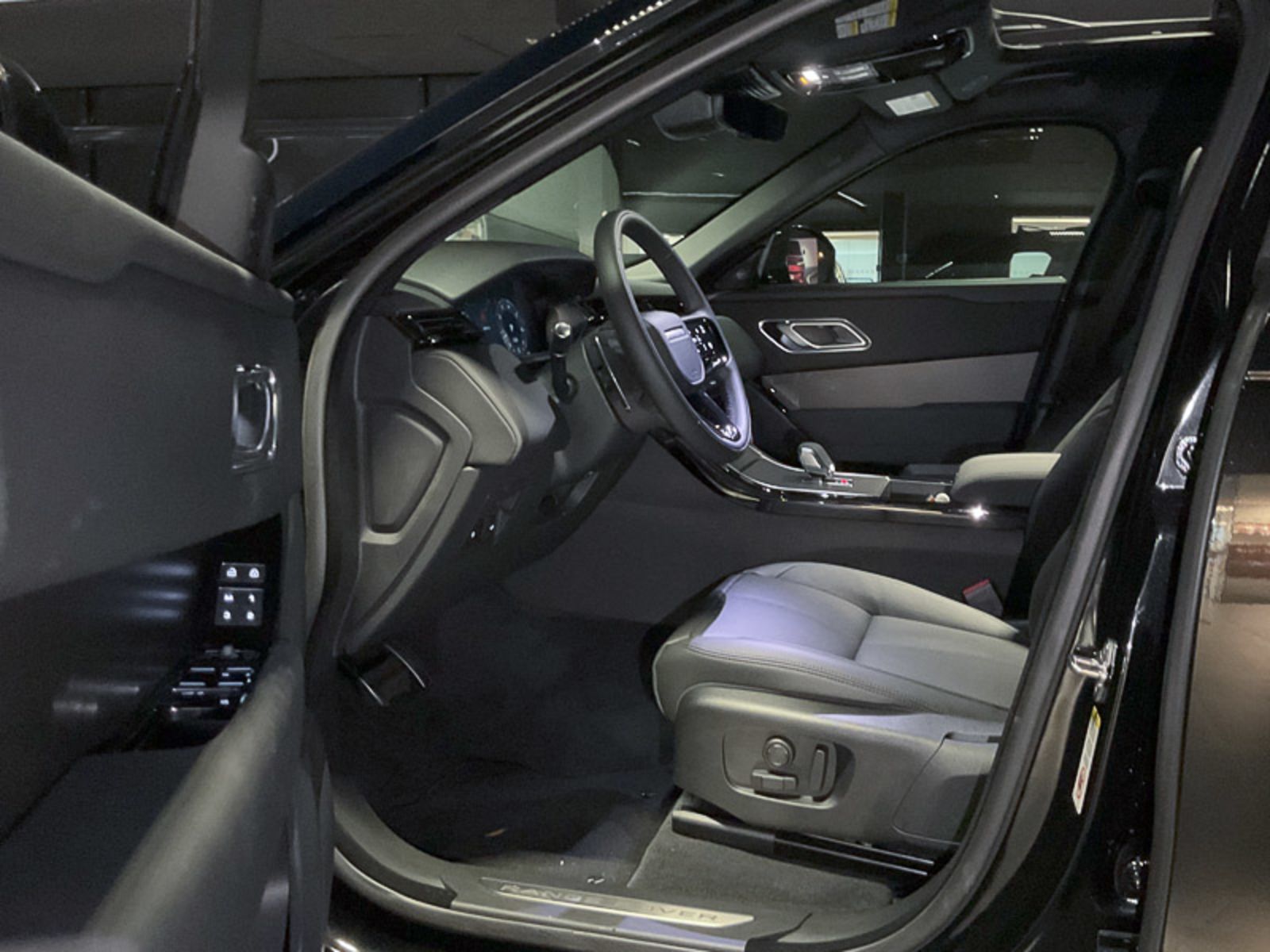 2025 Land Rover Range Rover Velar Dynamic SE, Vancouver, Cash