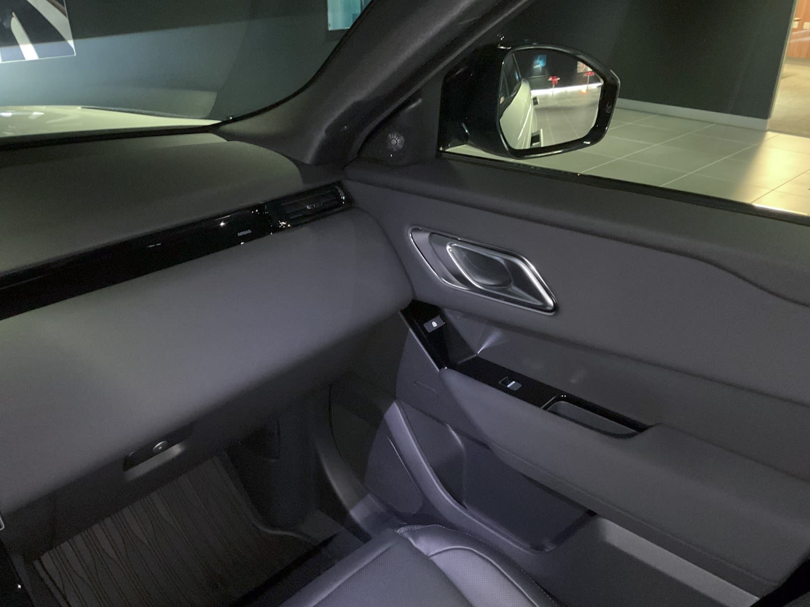2025 Land Rover Range Rover Velar Dynamic SE, Vancouver, Cash