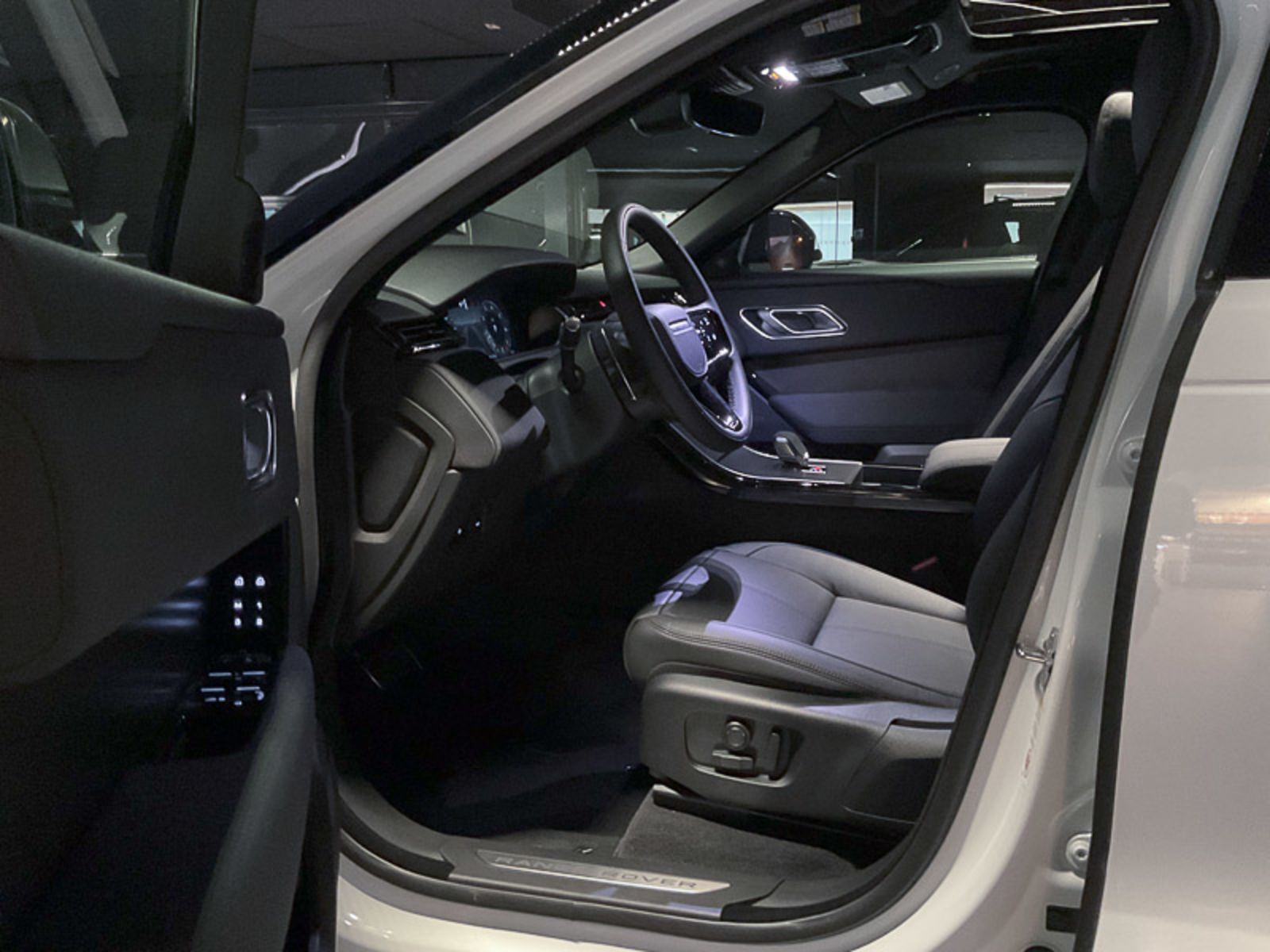 2025 Land Rover Range Rover Velar Dynamic SE, Vancouver, Cash