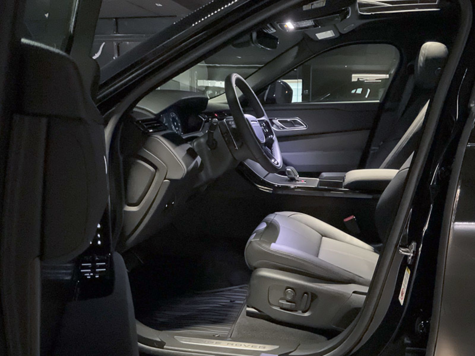 2025 Land Rover Range Rover Velar Dynamic SE, Vancouver, Cash