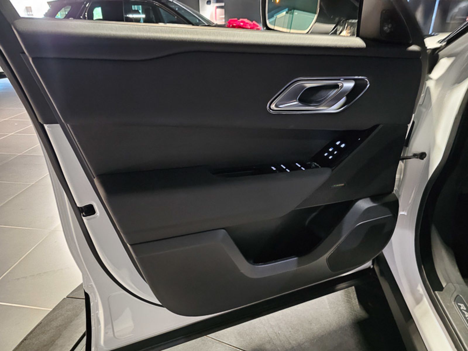 2025 Land Rover Range Rover Velar Dynamic SE, Vancouver, Cash