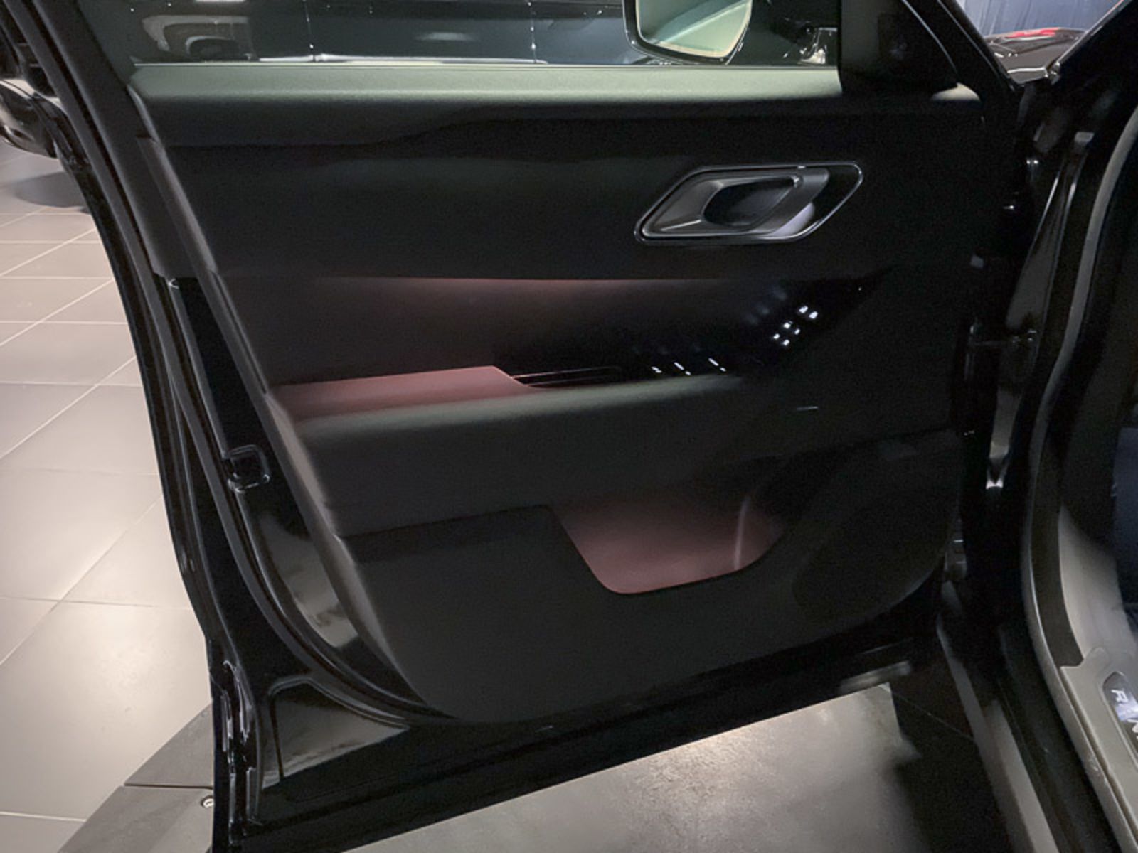 2025 Land Rover Range Rover Velar Dynamic SE, Vancouver, Cash