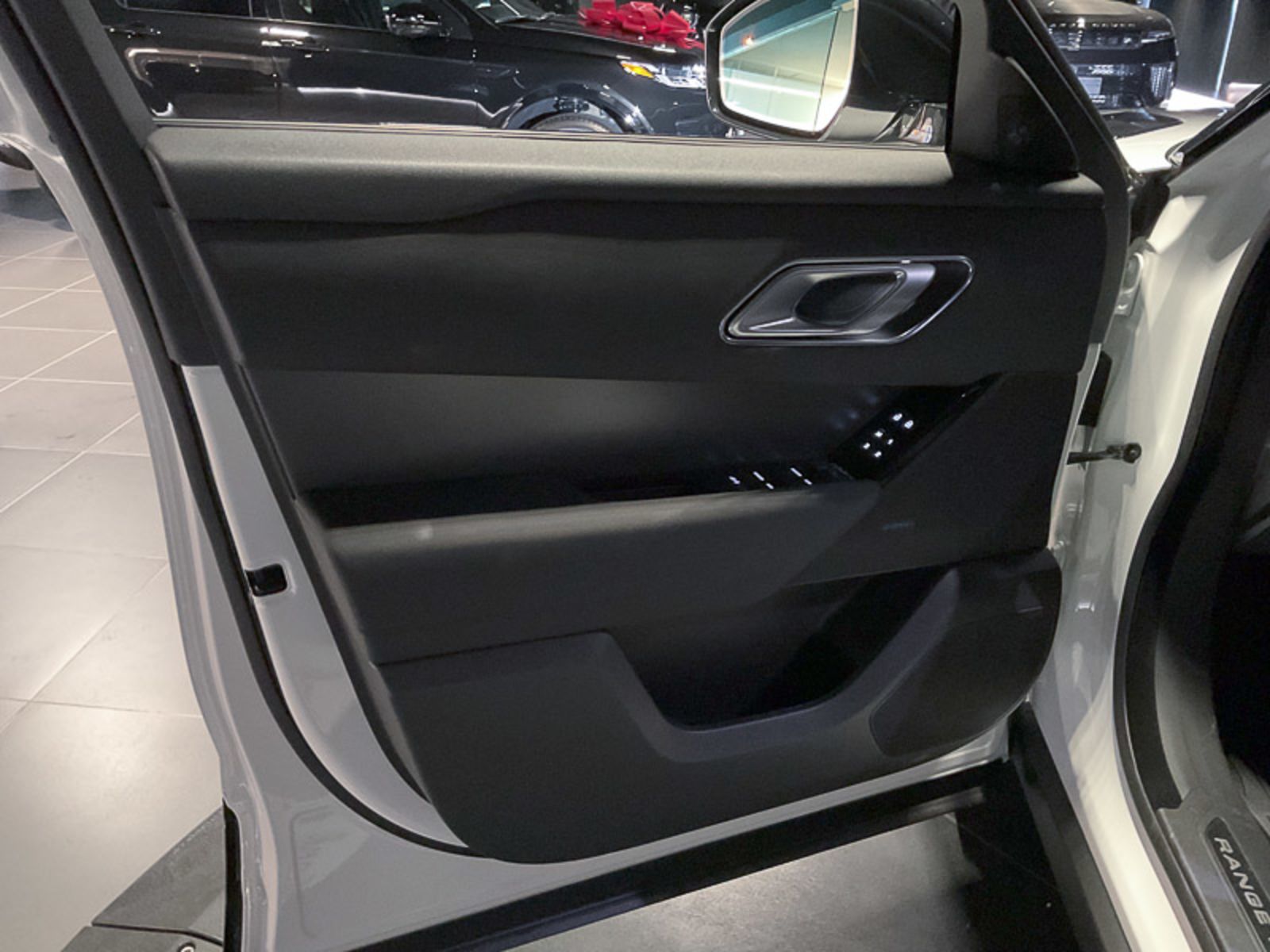 2025 Land Rover Range Rover Velar Dynamic SE, Vancouver, Cash