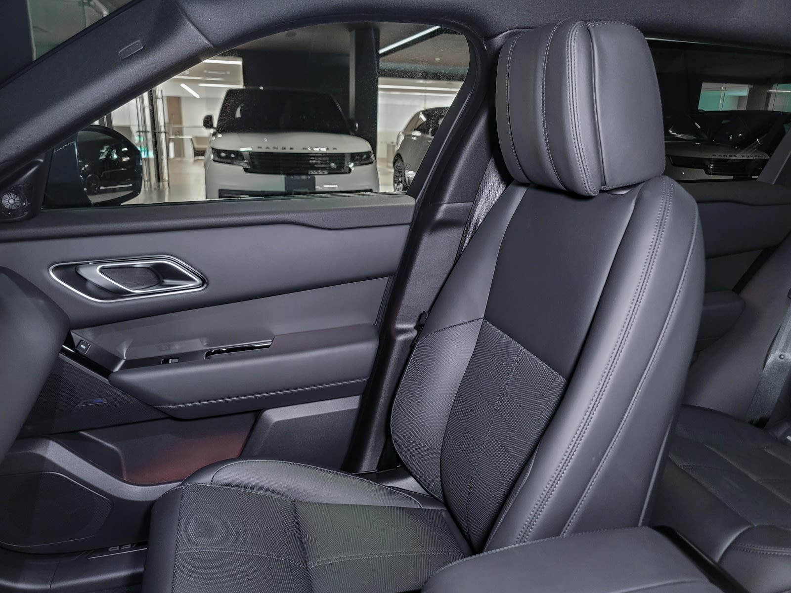 2025 Land Rover Range Rover Velar Dynamic HSE, Vancouver, Cash