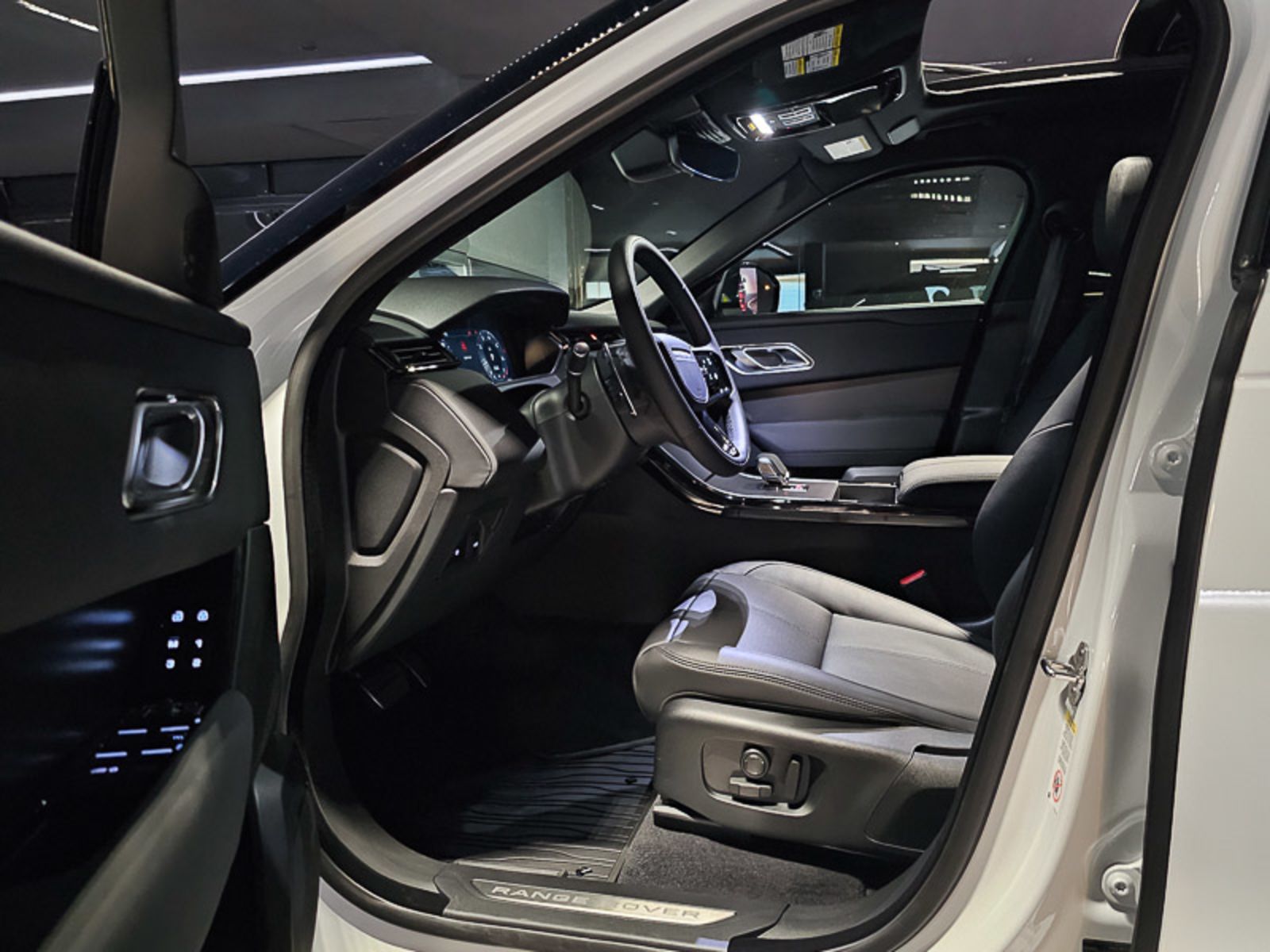 2025 Land Rover Range Rover Velar Dynamic SE, Vancouver, Cash