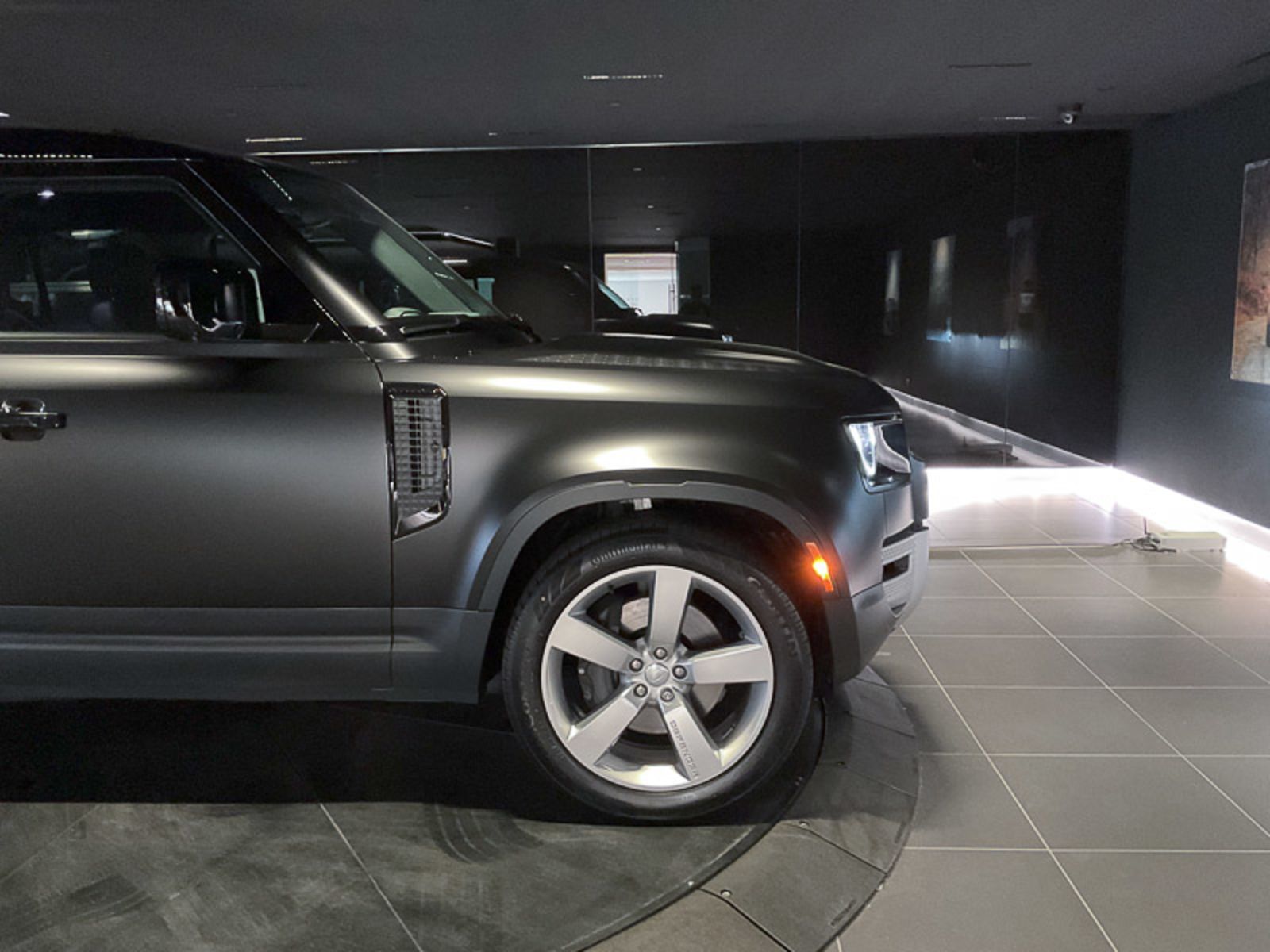 2024 Land Rover Defender SE, Vancouver, Cash