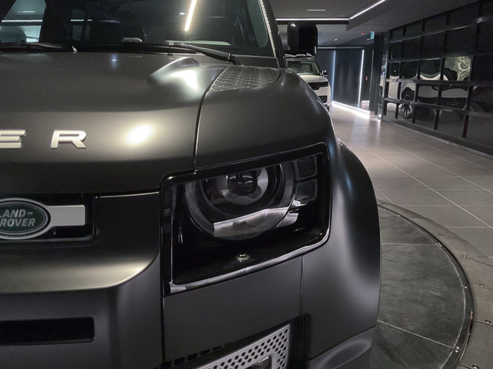 2024 Land Rover Defender SE, Vancouver, Cash