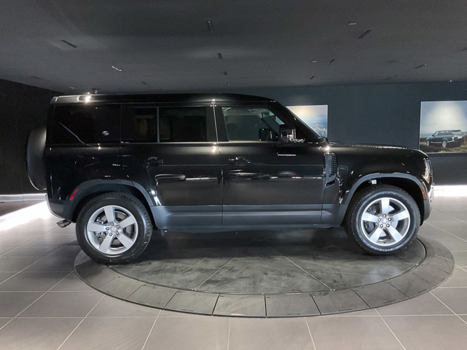 2024 Land Rover Defender SE, Vancouver, Cash