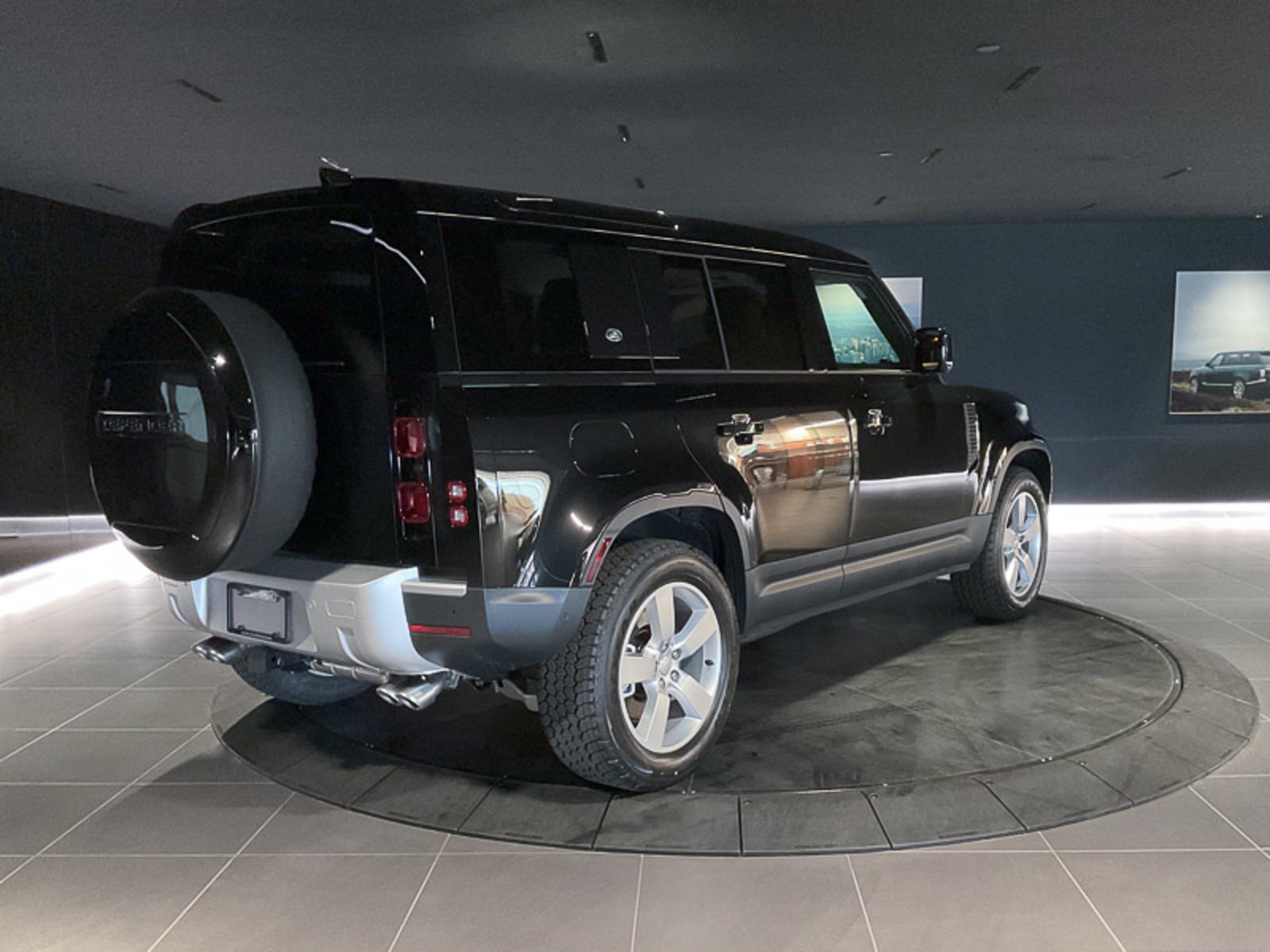2024 Land Rover Defender SE, Vancouver, Cash