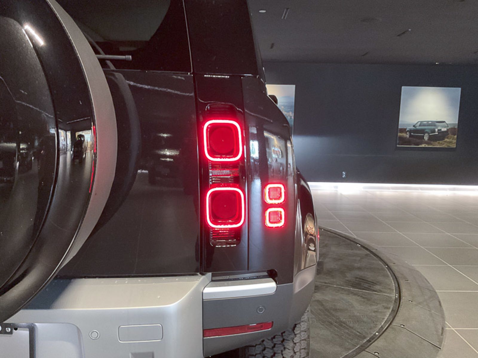 2024 Land Rover Defender SE, Vancouver, Cash