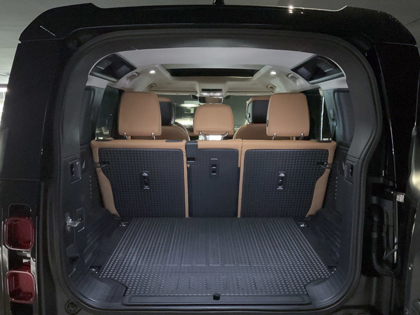 2024 Land Rover Defender SE, Vancouver, Cash