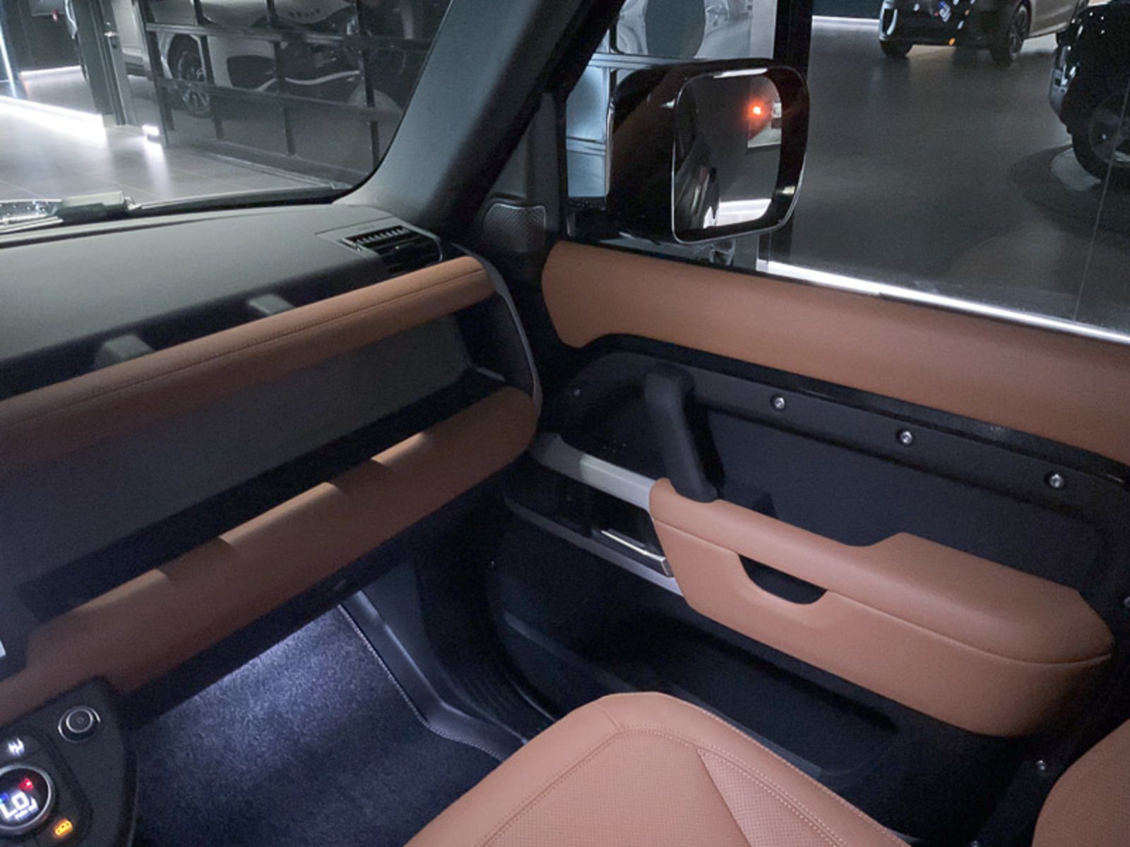 2024 Land Rover Defender SE, Vancouver, Cash