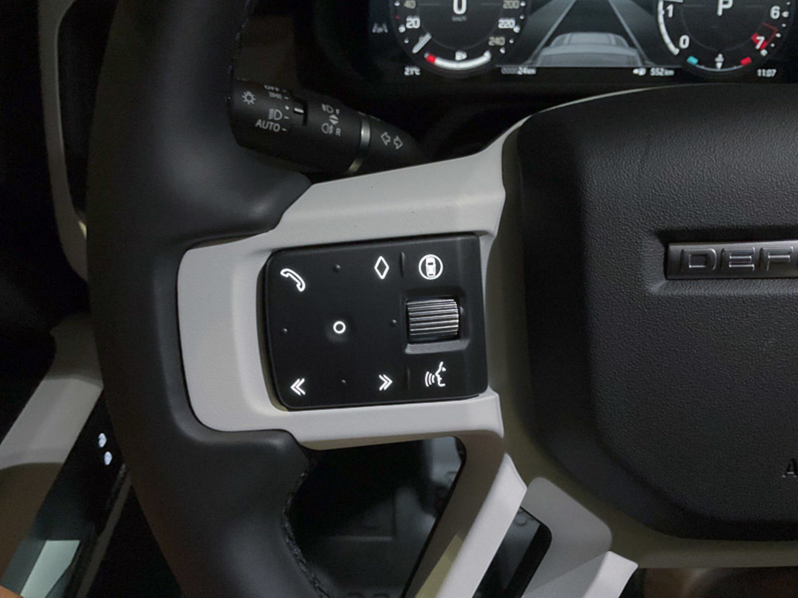 2024 Land Rover Defender SE, Vancouver, Cash