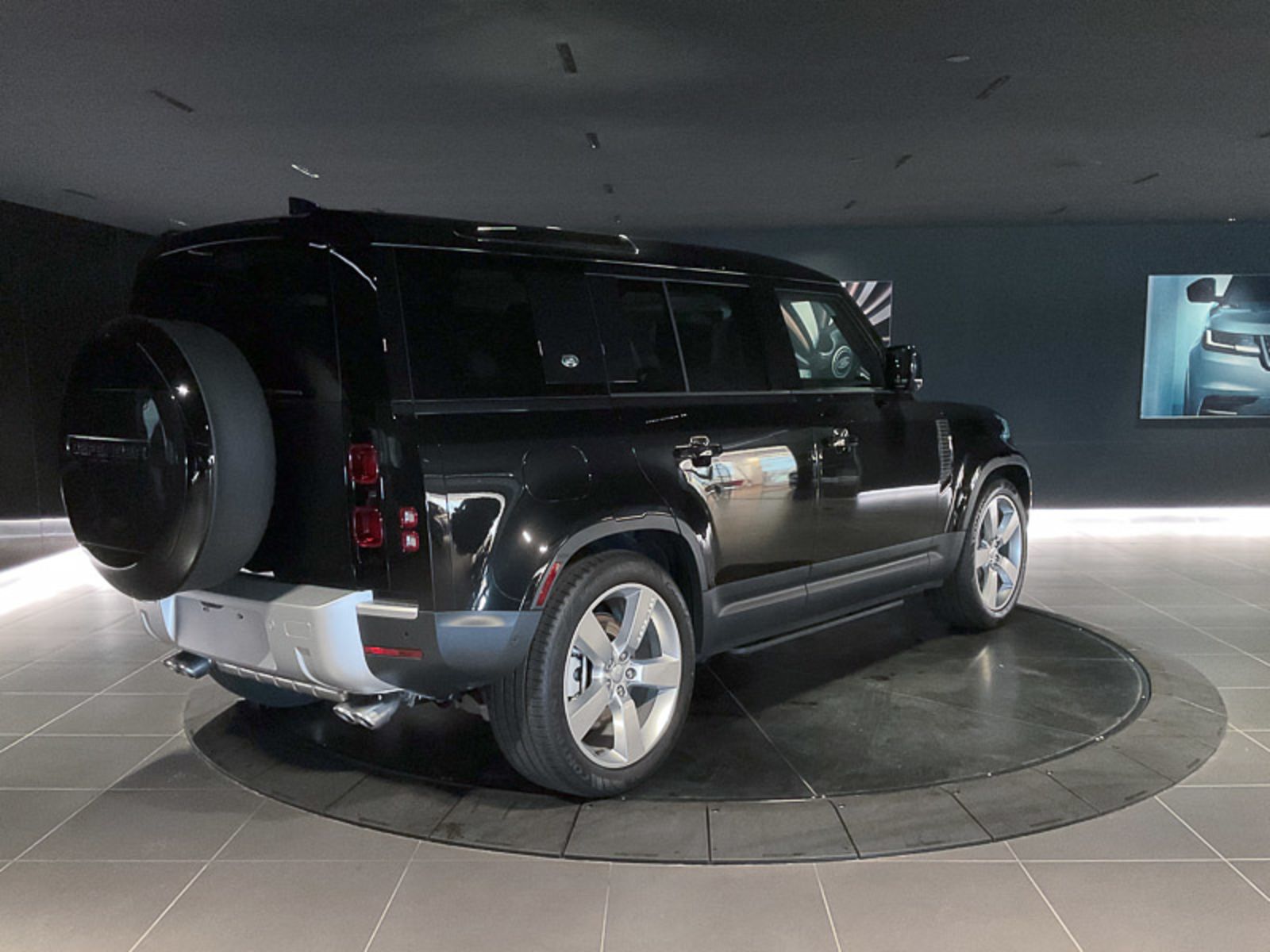 2024 Land Rover Defender SE, Vancouver, Cash