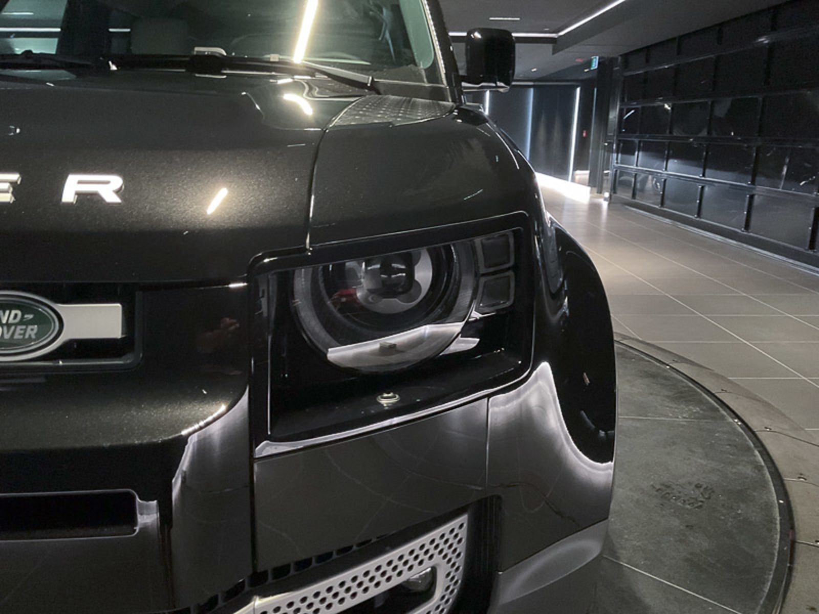 2024 Land Rover Defender SE, Vancouver, Cash