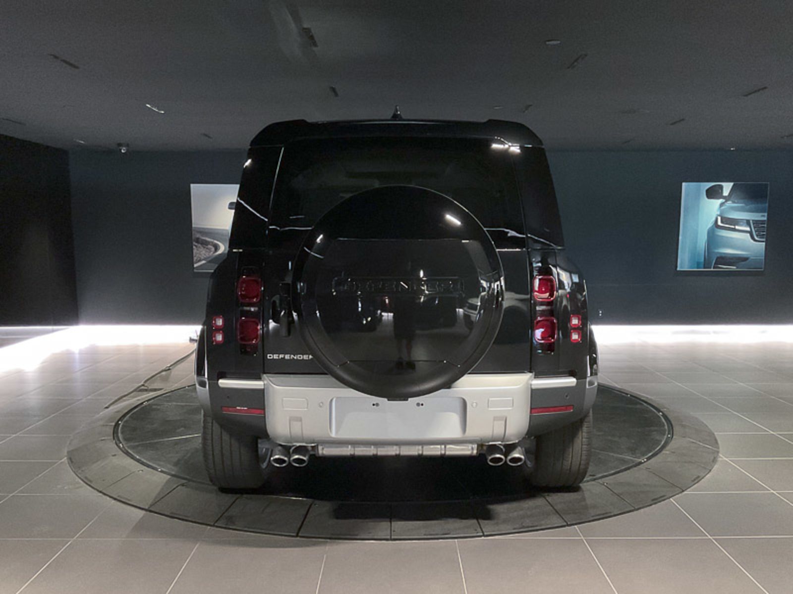 2024 Land Rover Defender SE, Vancouver, Cash