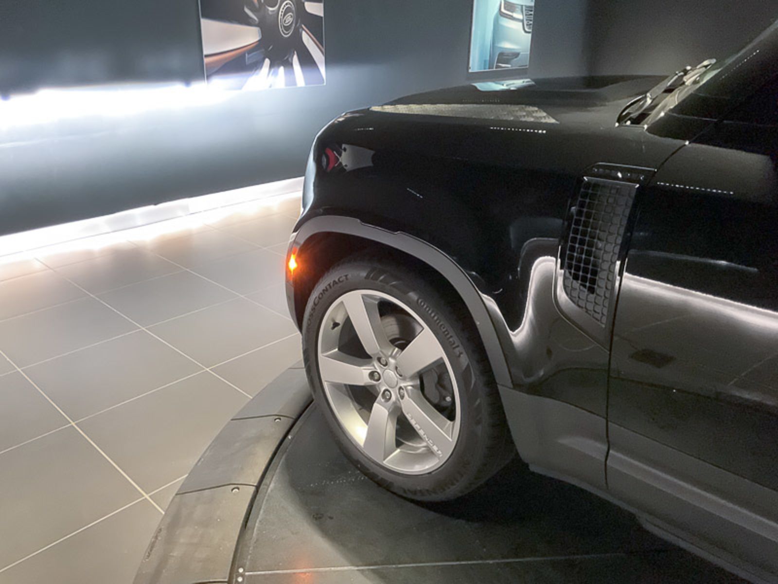 2024 Land Rover Defender SE, Vancouver, Cash