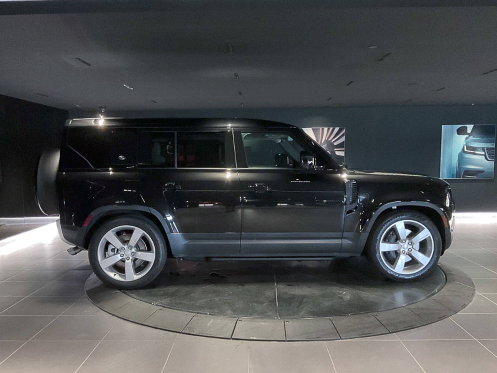2024 Land Rover Defender SE, Vancouver, Cash