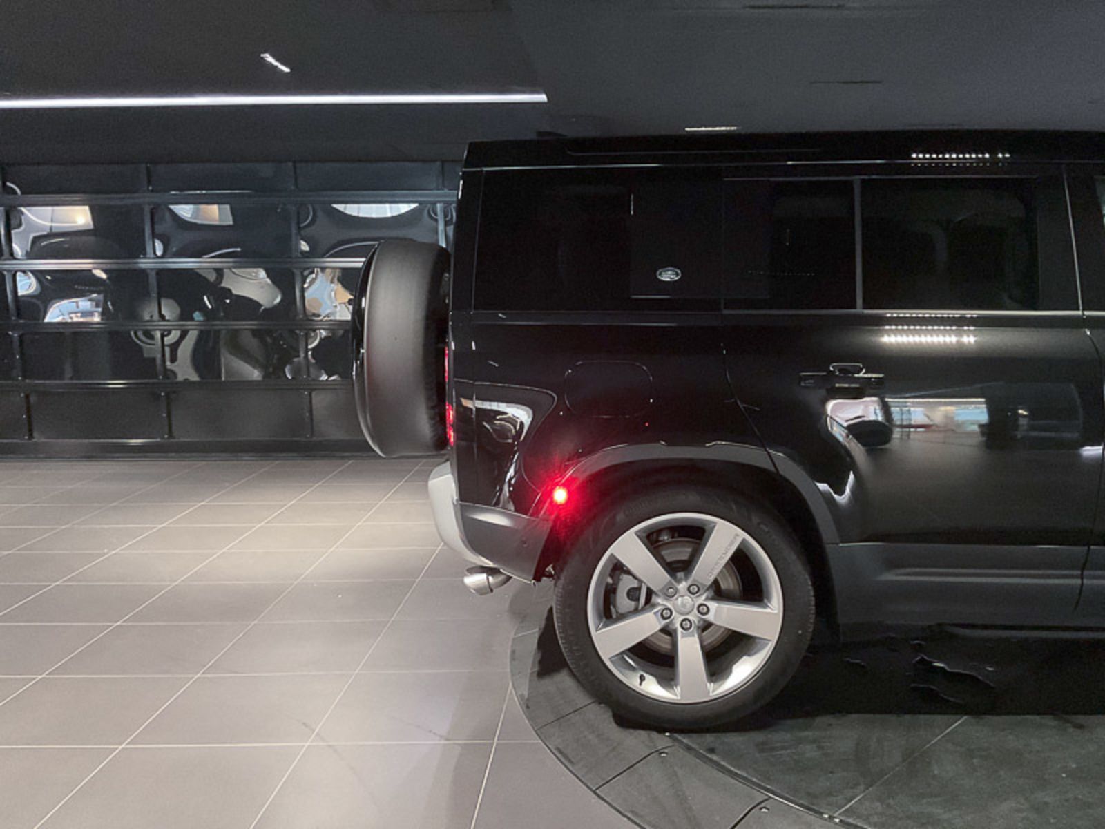 2024 Land Rover Defender SE, Vancouver, Cash
