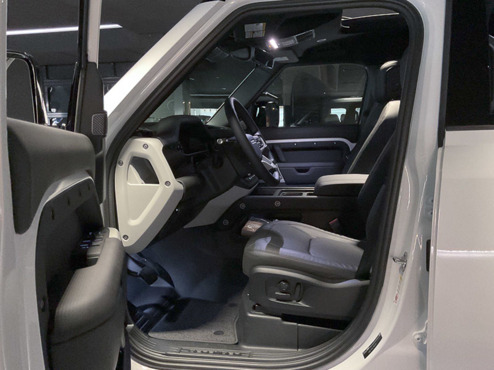 2024 Land Rover Defender S, Vancouver, Cash