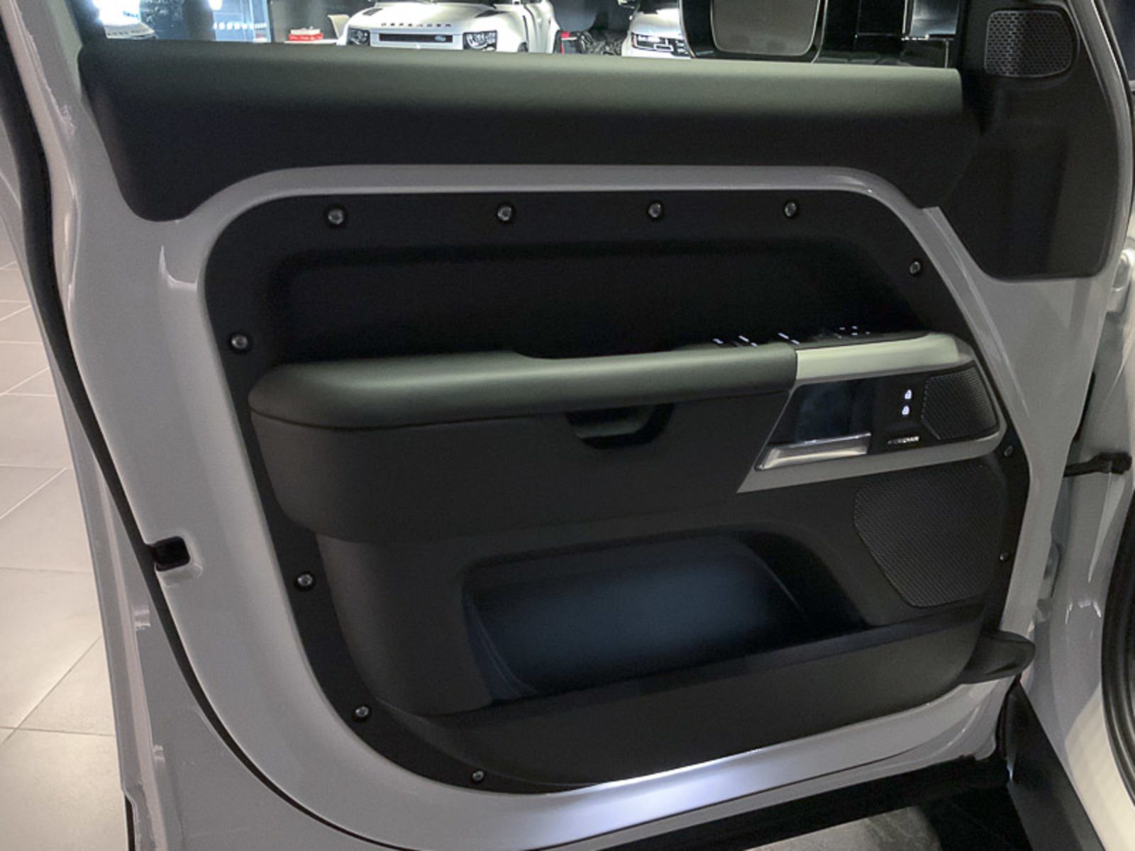2024 Land Rover Defender S, Vancouver, Cash