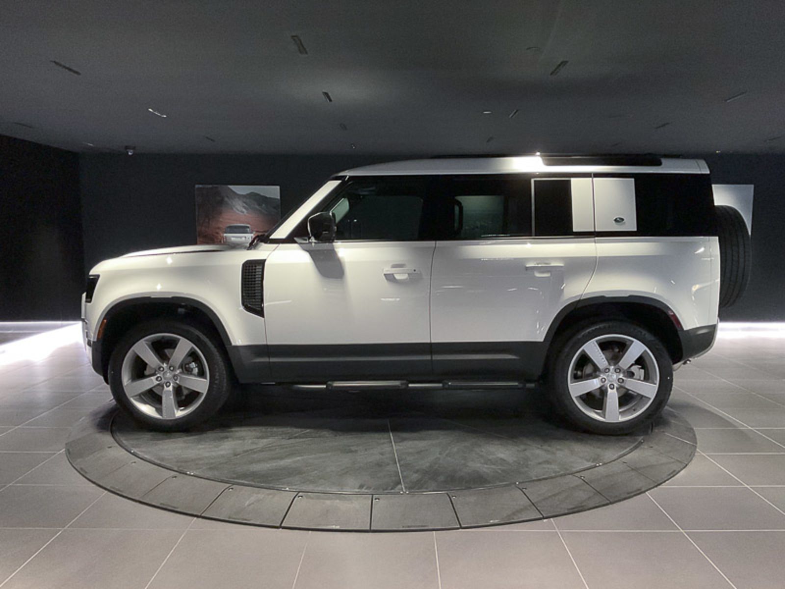 2024 Land Rover Defender S, Vancouver, Cash