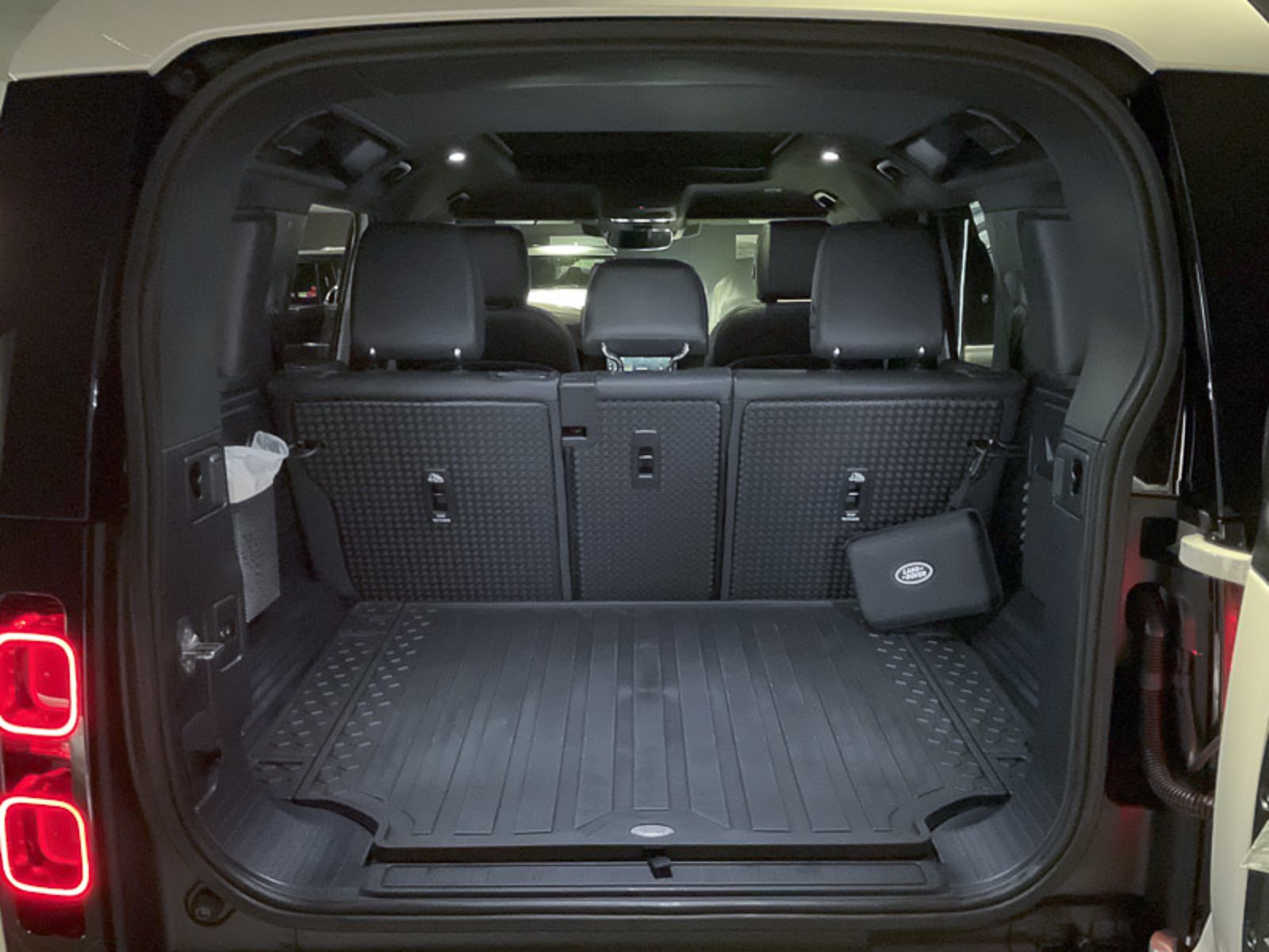 2024 Land Rover Defender S, Vancouver, Cash