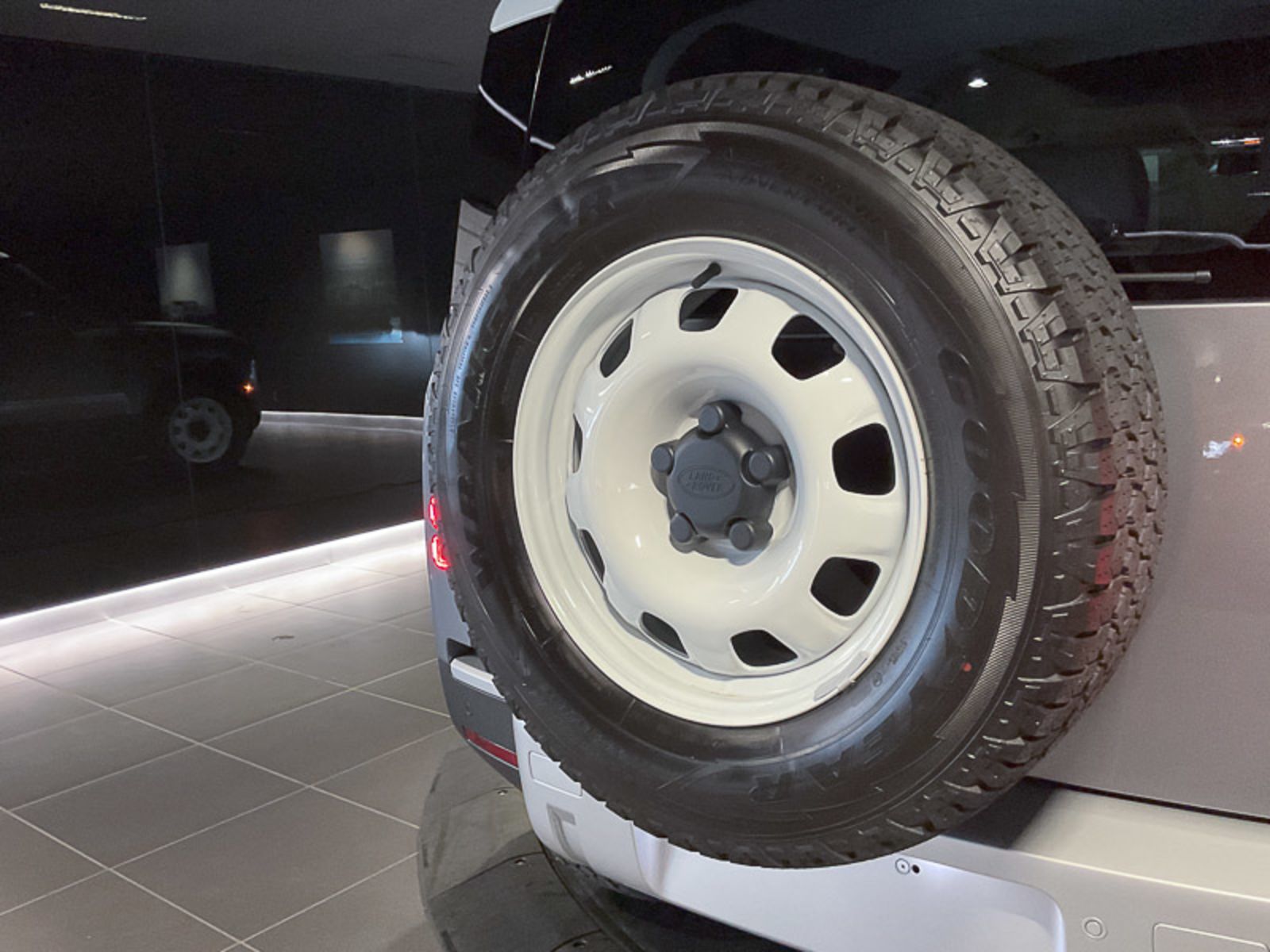 2024 Land Rover Defender S, Vancouver, Cash