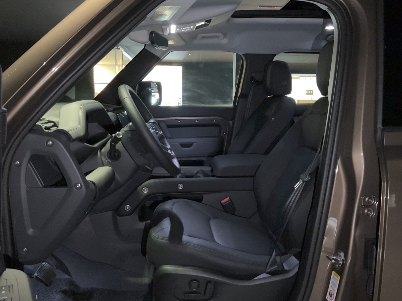 2025 Land Rover Defender S, Vancouver, Cash