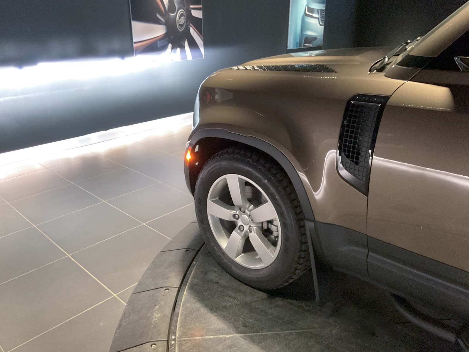 2025 Land Rover Defender S, Vancouver, Cash