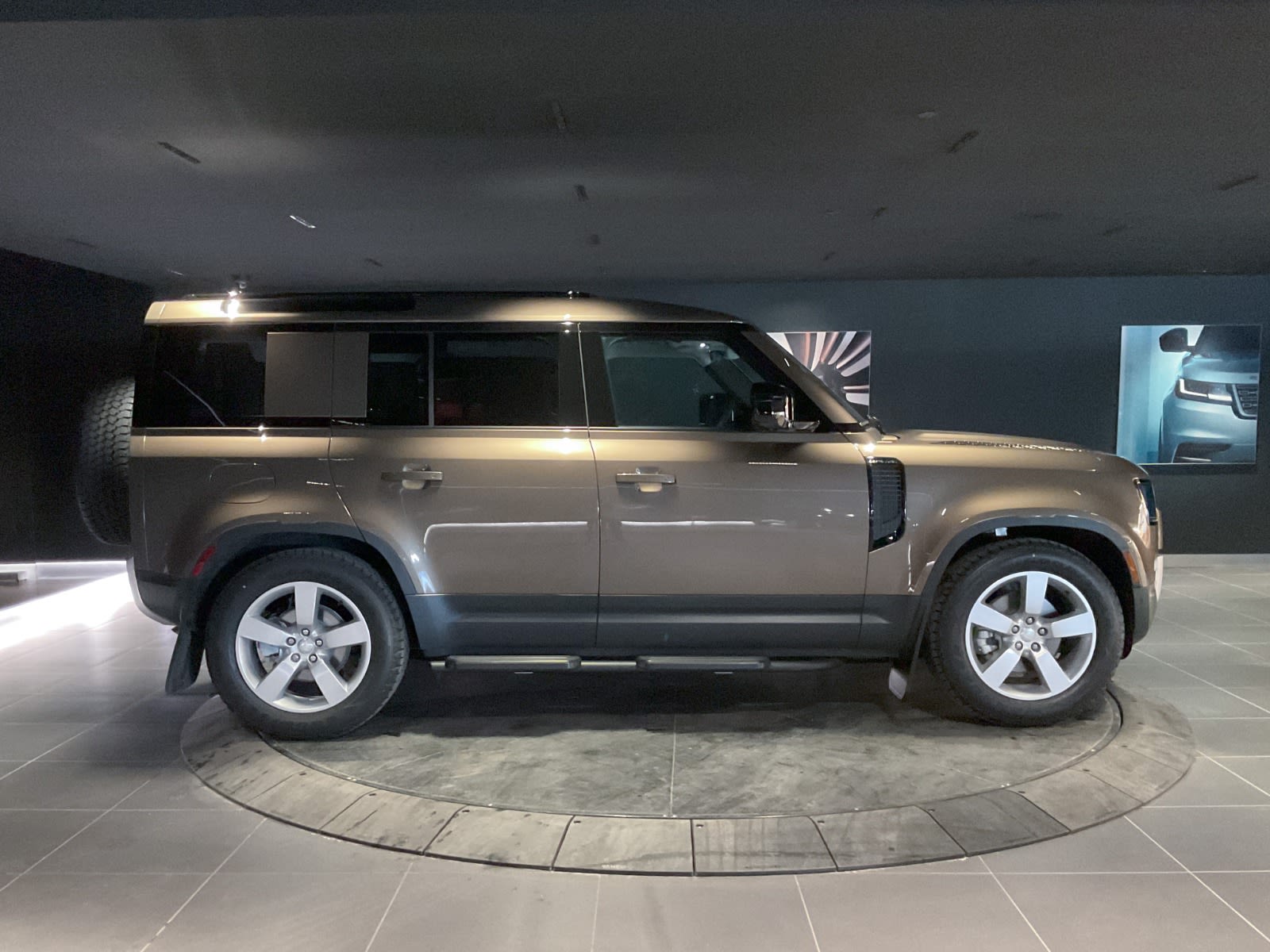 2025 Land Rover Defender S, Vancouver, Cash