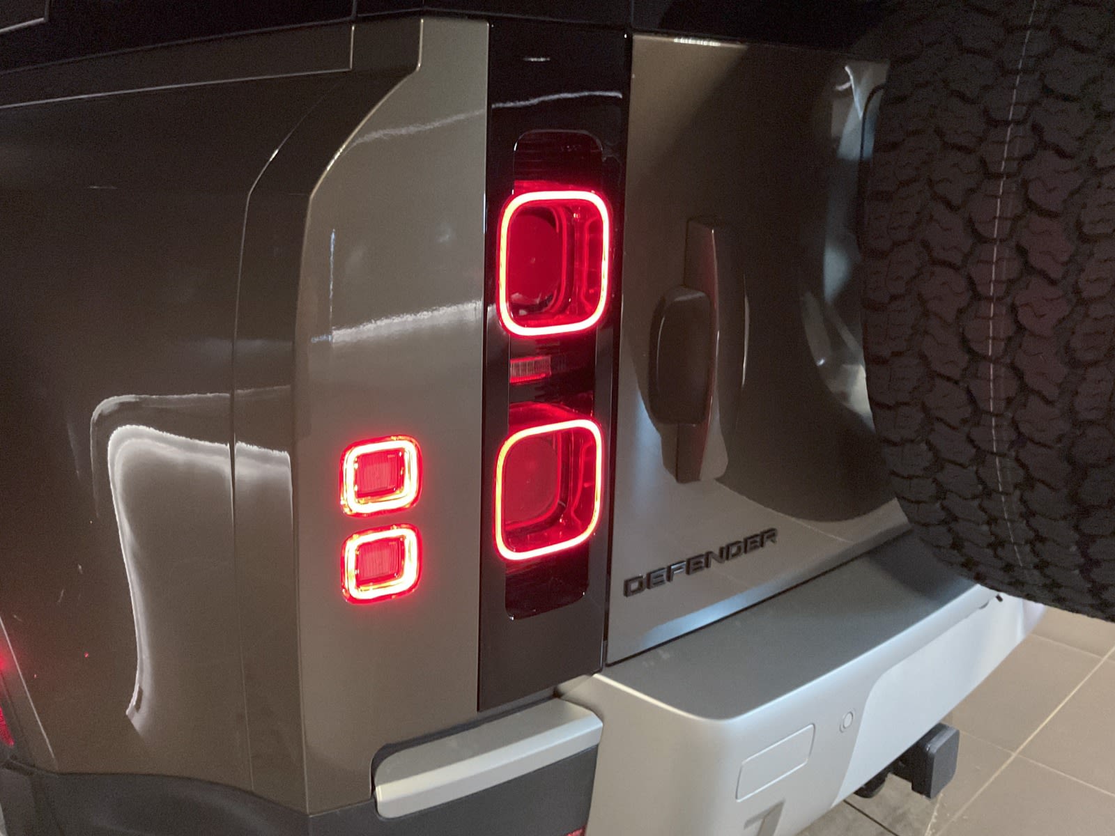 2025 Land Rover Defender S, Vancouver, Cash