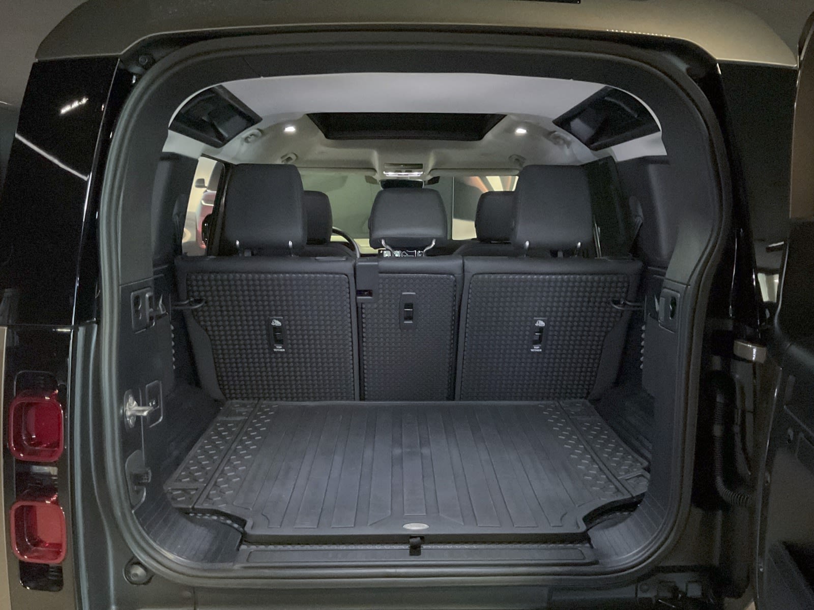 2025 Land Rover Defender S, Vancouver, Cash