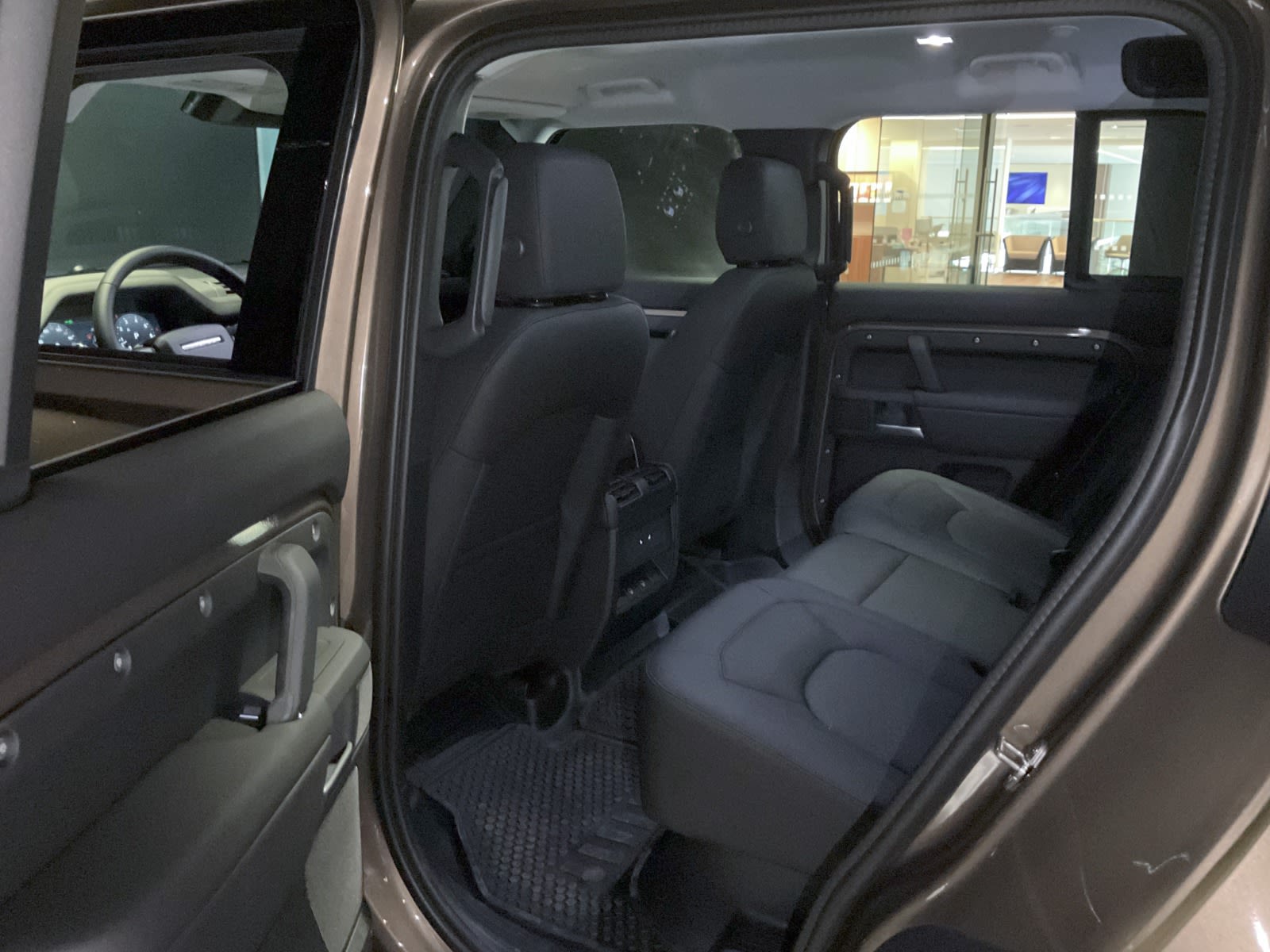 2025 Land Rover Defender S, Vancouver, Cash
