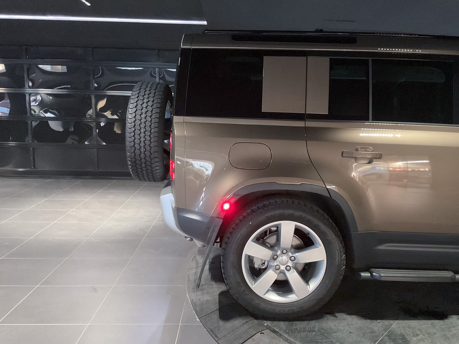 2025 Land Rover Defender S, Vancouver, Cash