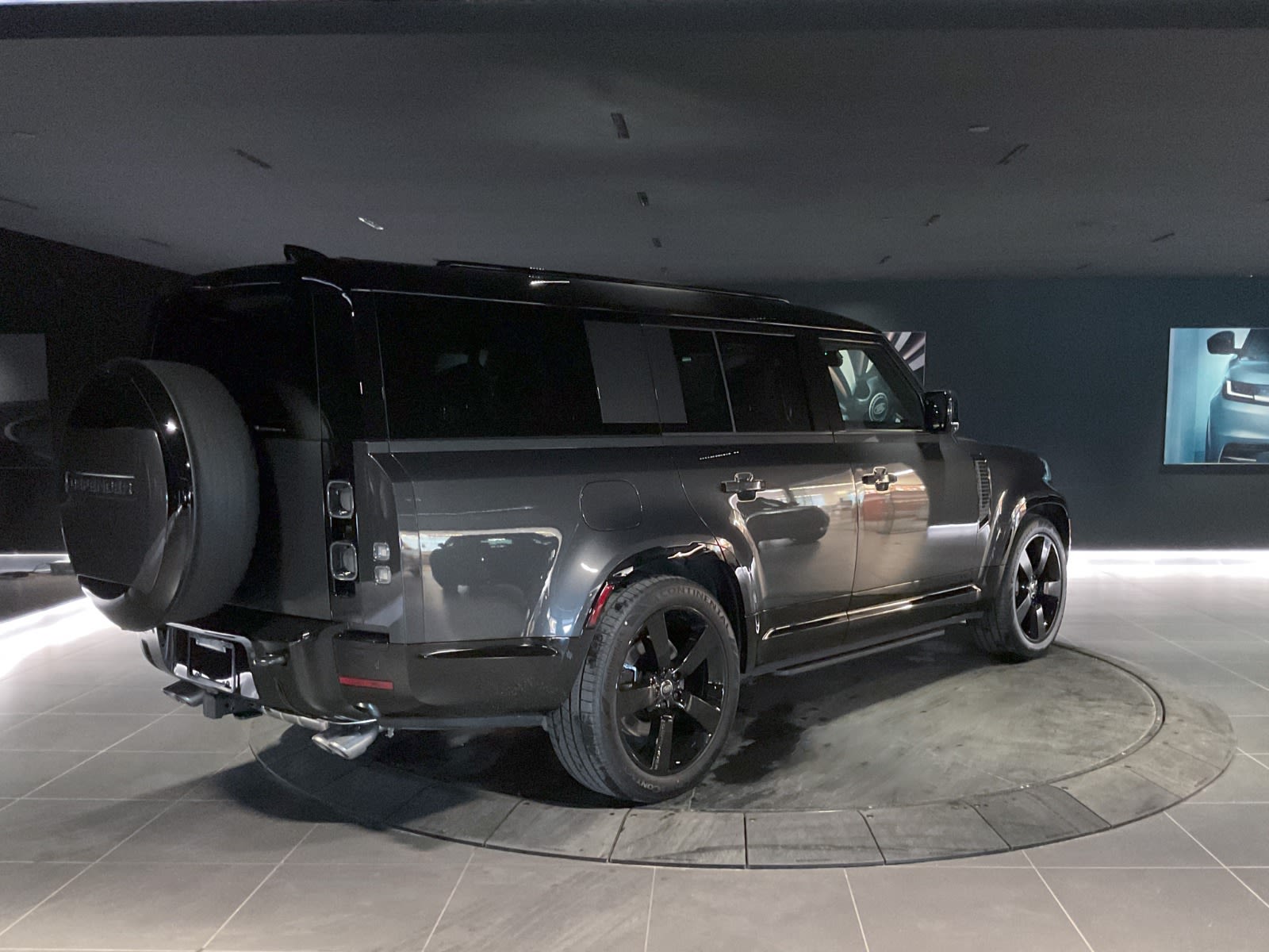 2025 Land Rover Defender V8, Vancouver, Cash