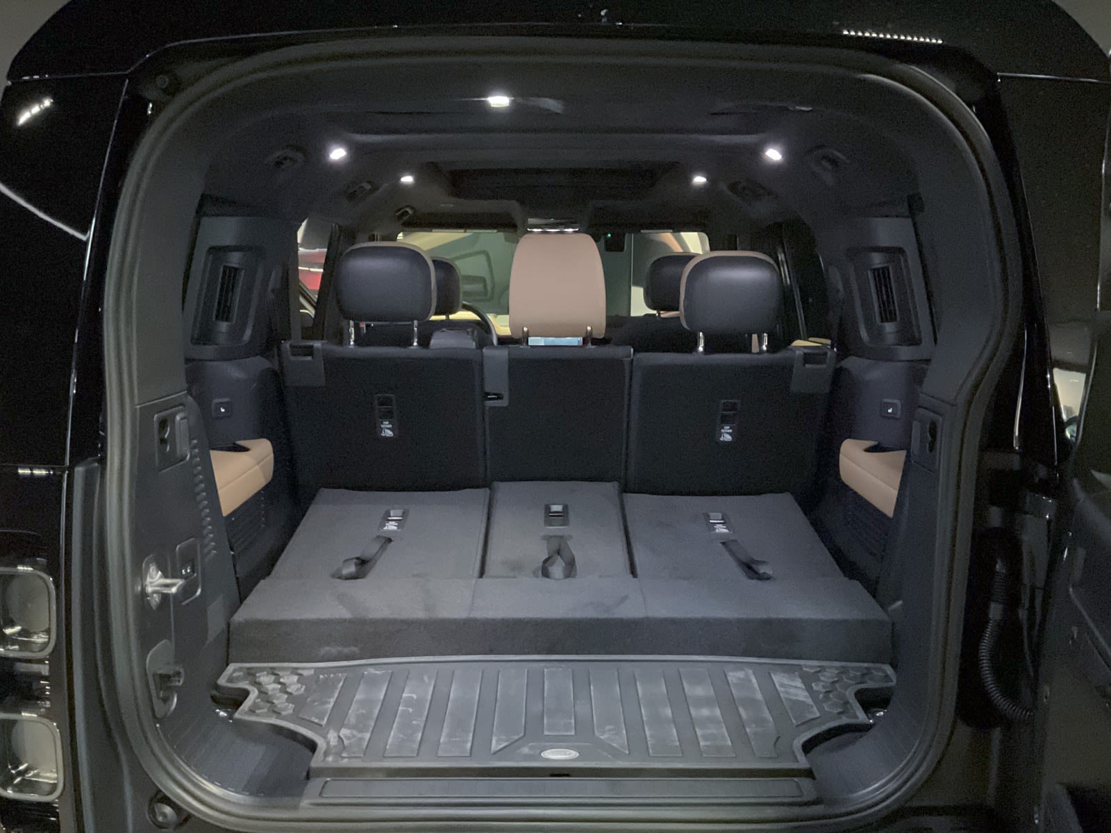 2025 Land Rover Defender V8, Vancouver, Cash