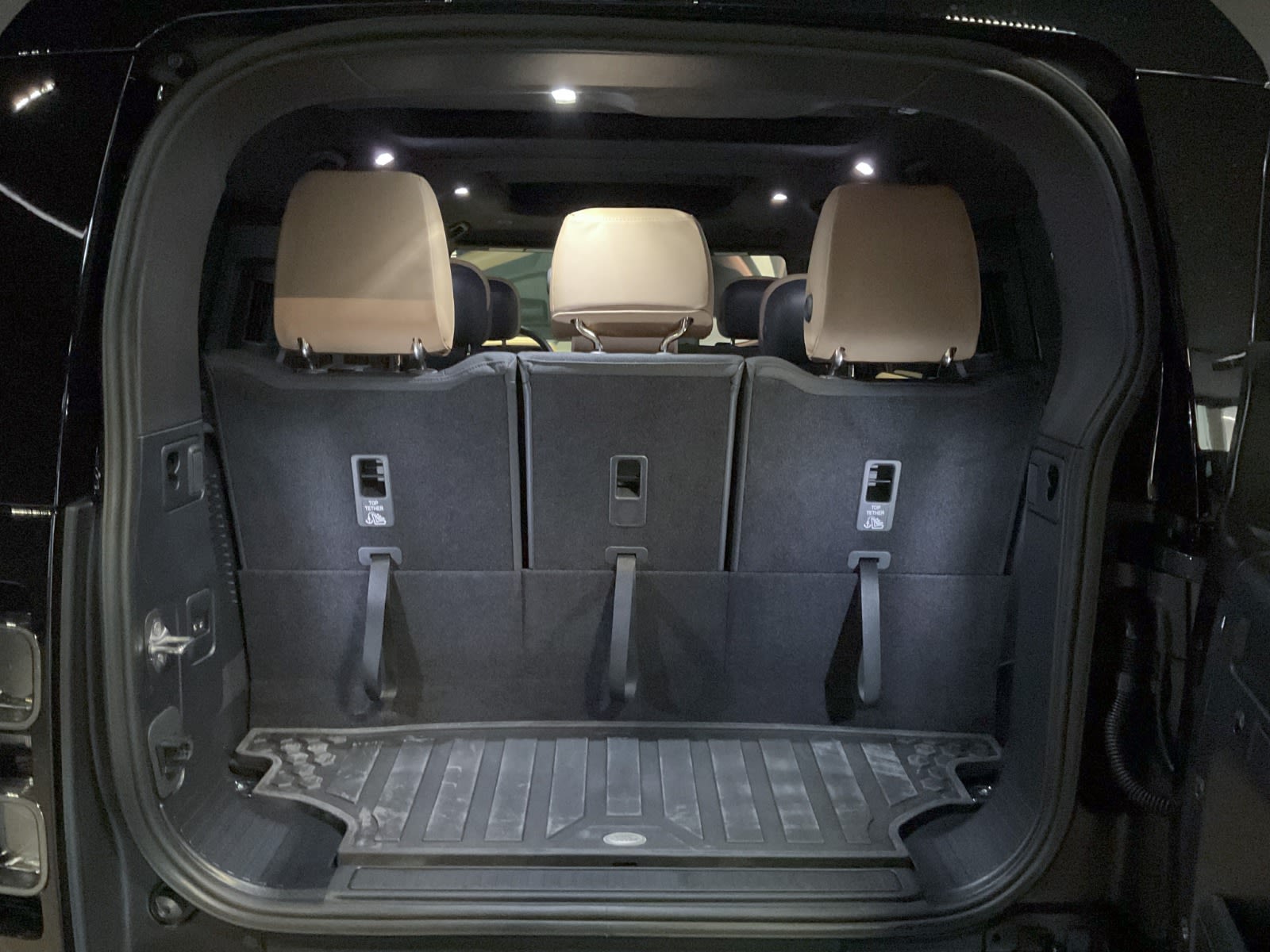 2025 Land Rover Defender V8, Vancouver, Cash