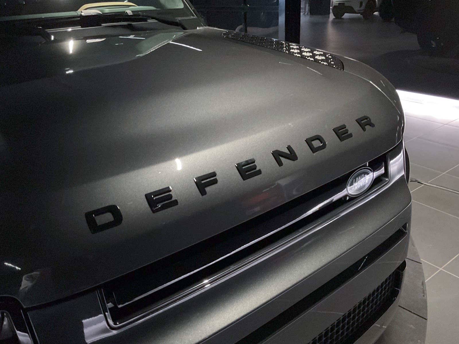 2025 Land Rover Defender V8, Vancouver, Cash