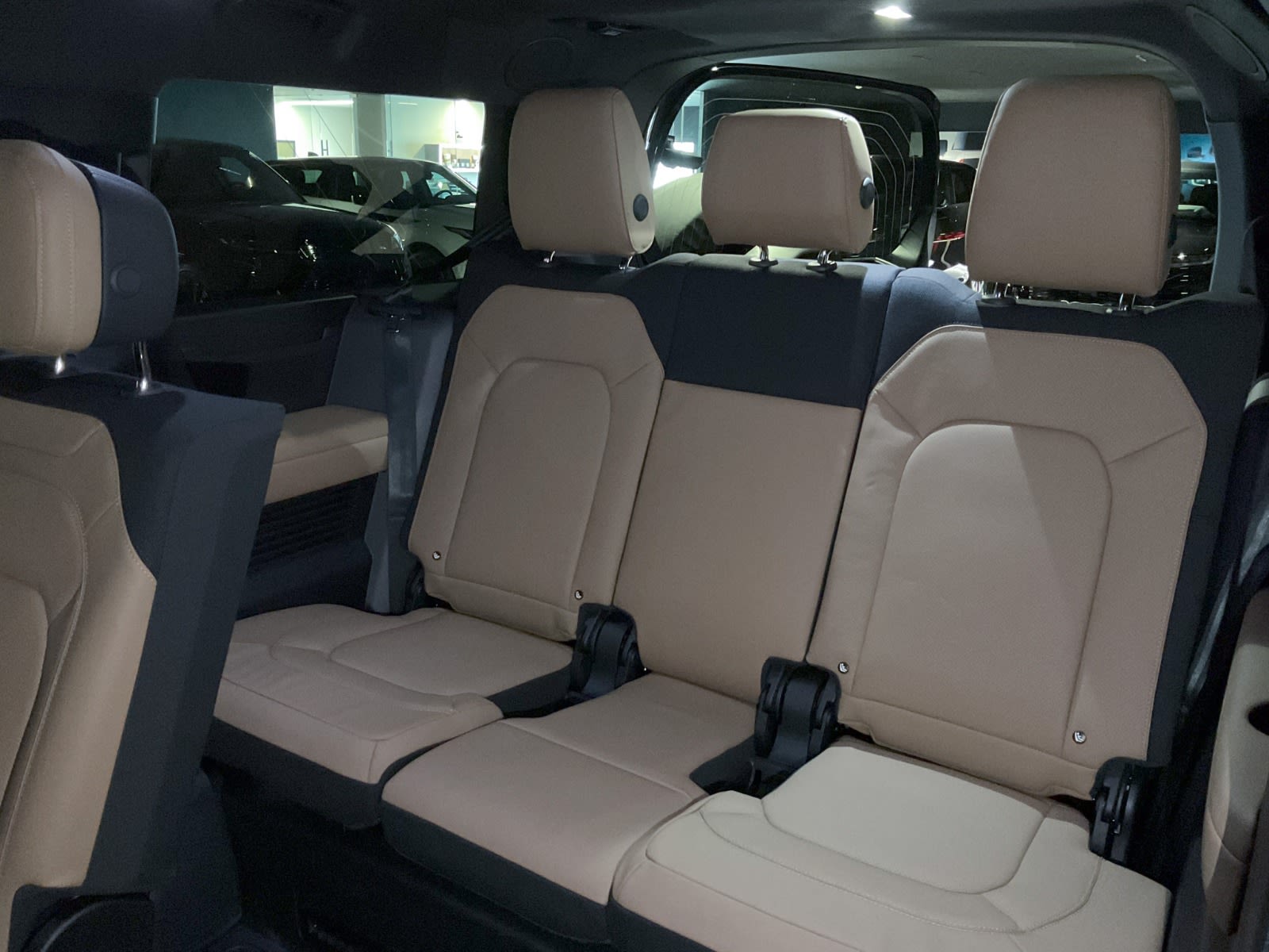 2025 Land Rover Defender V8, Vancouver, Cash