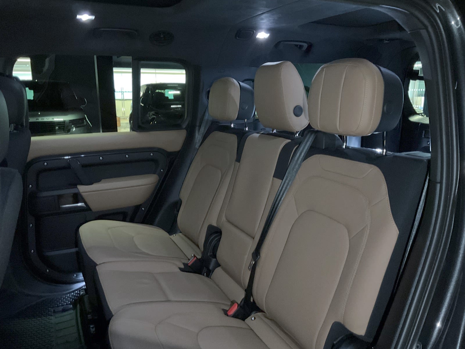 2025 Land Rover Defender V8, Vancouver, Cash