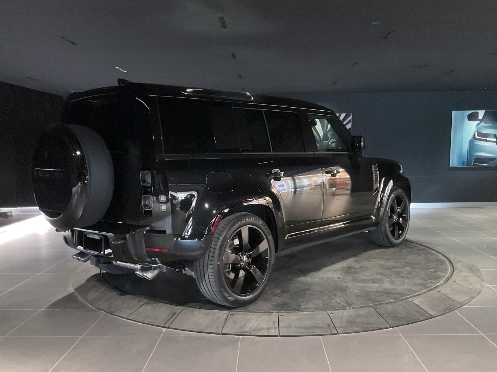 2025 Land Rover Defender V8, Vancouver, Cash